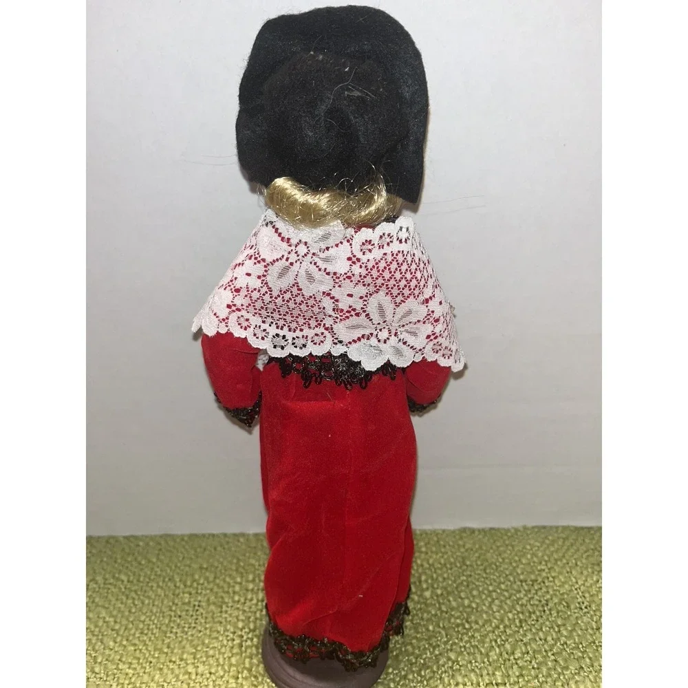 Christmas Village Caroler  Byers like‎ Woman red Velvet Dress And Lace Shaw